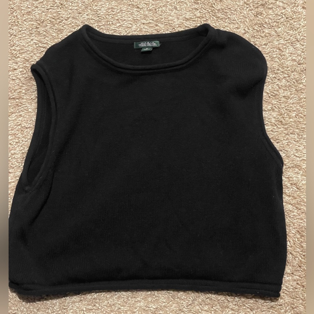 Black knitted crop tank